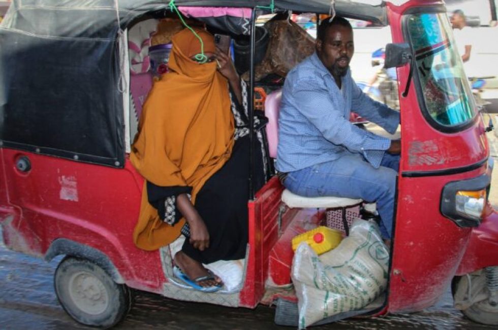 El presidente de Somalia llama a elecciones para rebajar la tensión