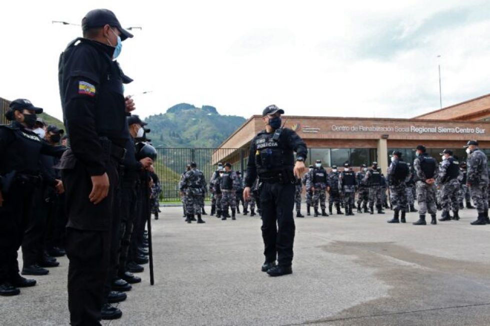 Enfrentamiento a bala entre presos deja cinco muertos y 15 heridos en cárcel de Ecuador