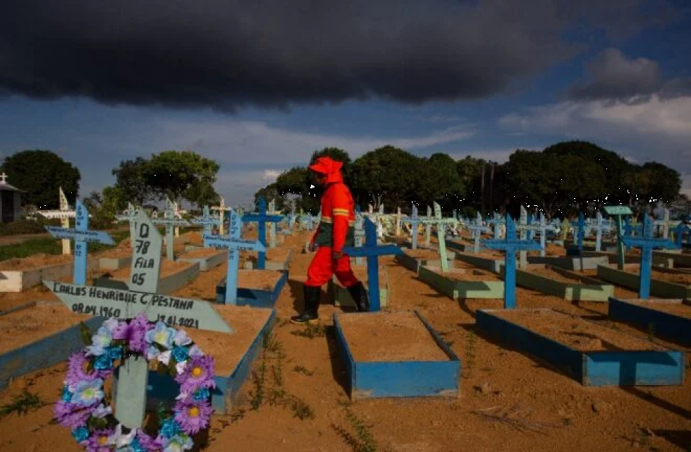 El mundo supera los 150 millones de contagios y Brasil los 400.000 muertos