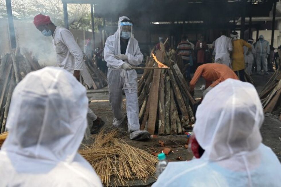 India registra 400.000 casos de covid-19 en 24 horas y abre la vacunación a todos los adultos