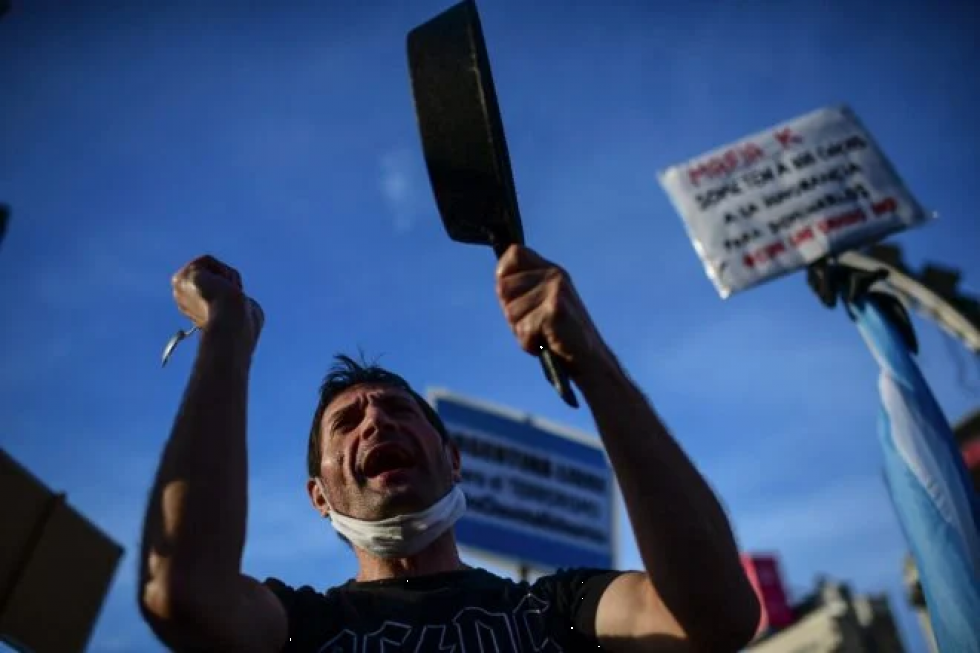 Argentina prorroga restricciones y prevé semanas difíciles por covid-19
