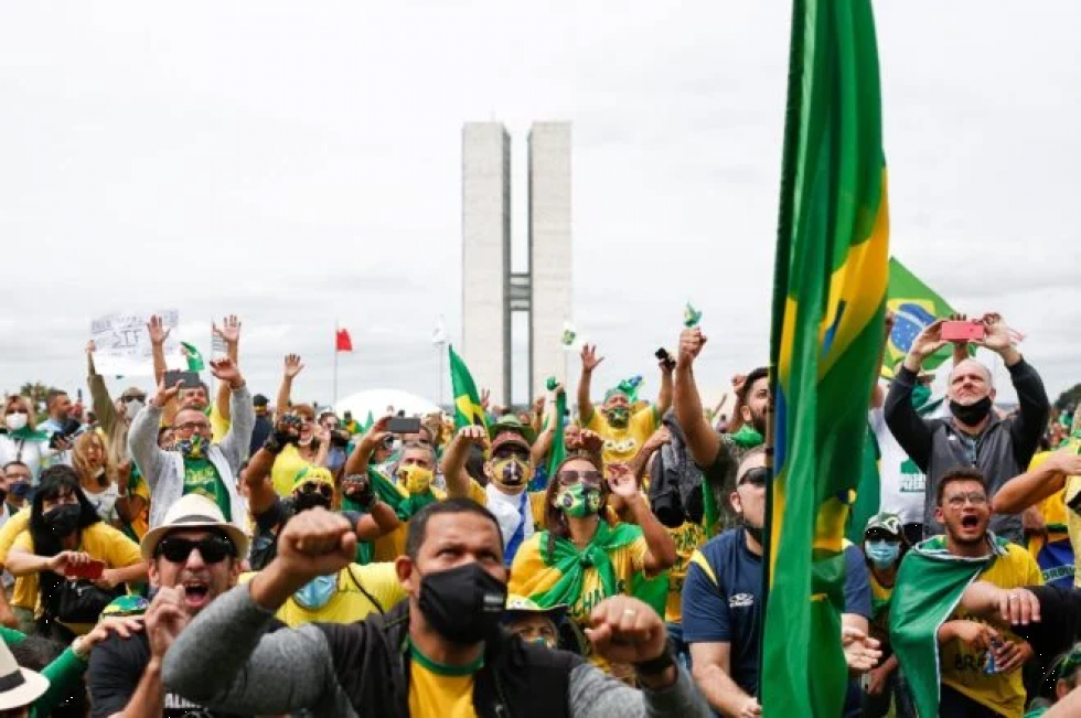 Miles de brasileños participan en manifestaciones pro-Bolsonaro en plena pandemia