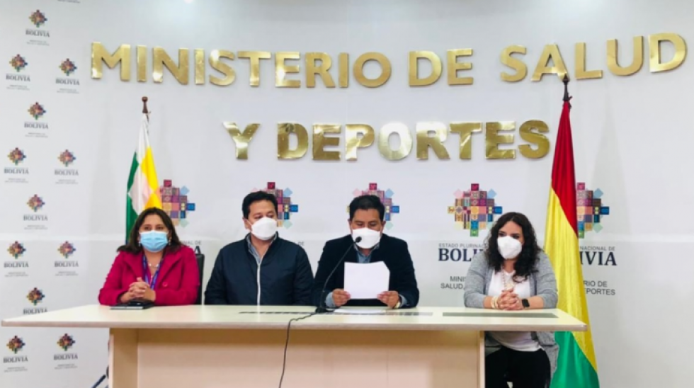 Auza dice que Bolivia no tiene ningún compromiso con intermediarios para la compra de vacunas