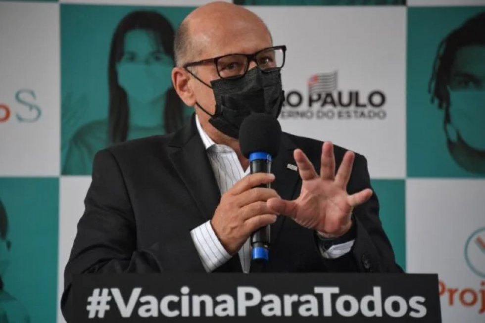 Instituto Butantan dice que críticas de Bolsonaro a China atrasan llegada de vacunas