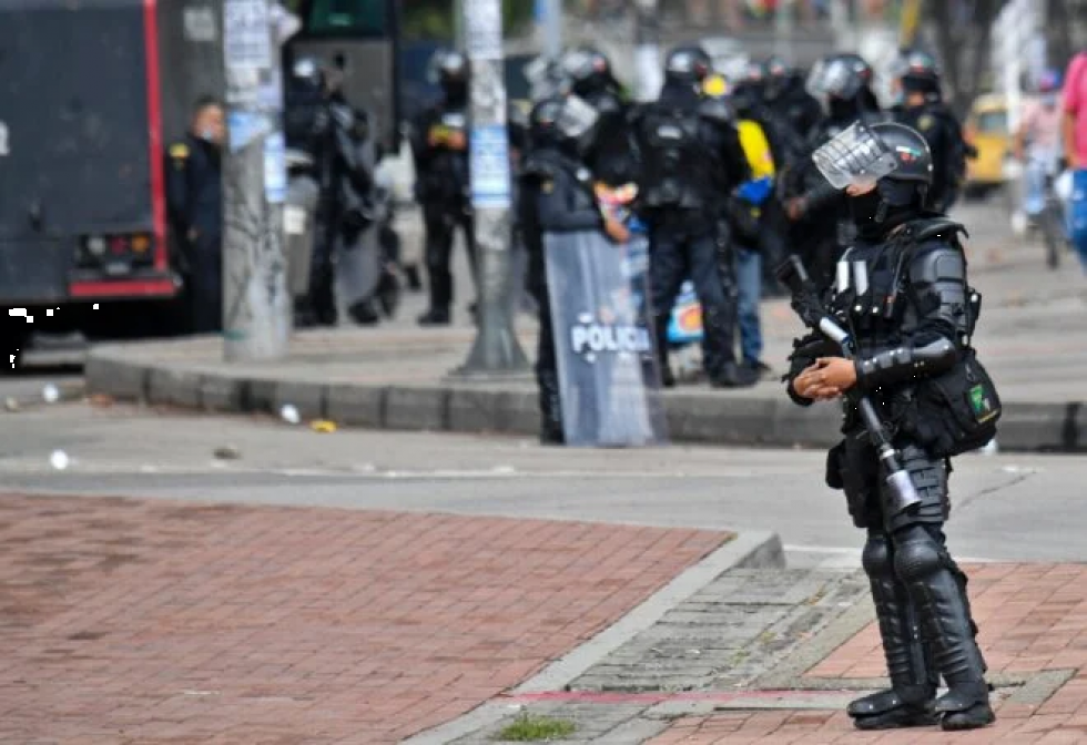 Policía anuncia sanciones contra uniformados por abusos en protestas en Colombia