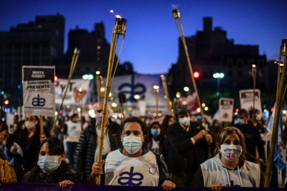 Enfermeros marchan en Argentina por mejores salarios