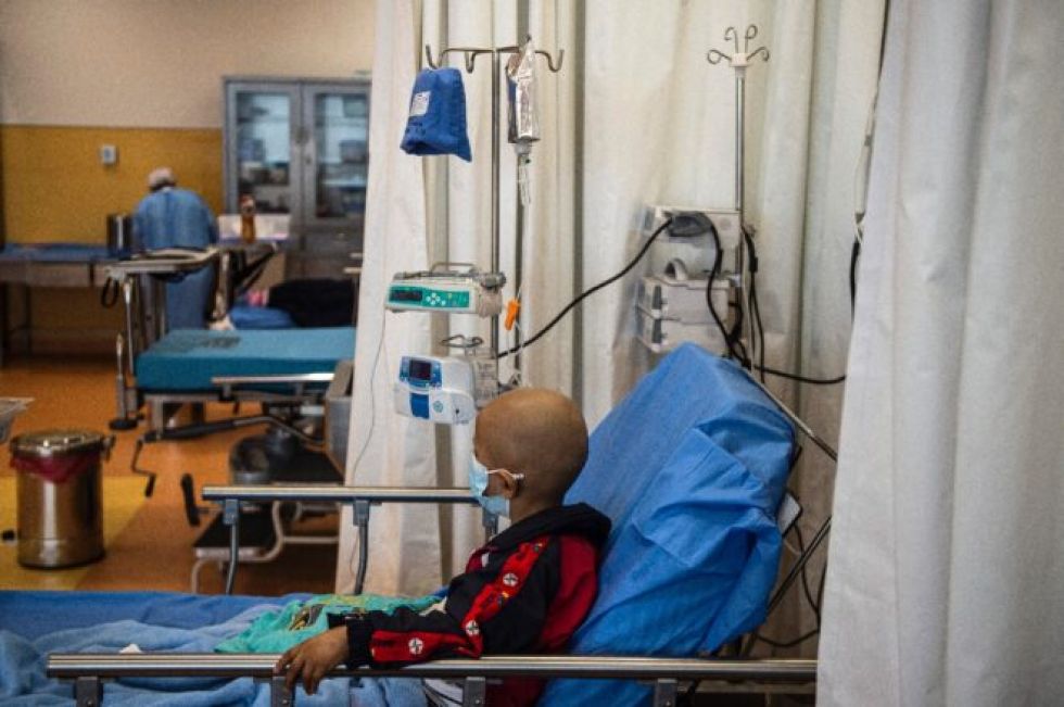 La pandemia y el centralismo frenan tratamientos a enfermos de cáncer en Perú