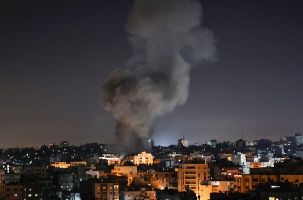 Israel destruye oficinas de prensa internacional en Gaza y enviado de EEUU llega para negociaciones