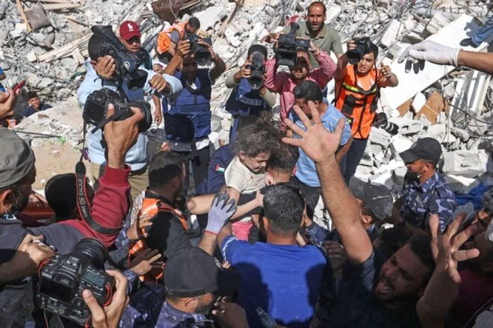 Bombardeos israelíes matan a 42 palestinos en Gaza