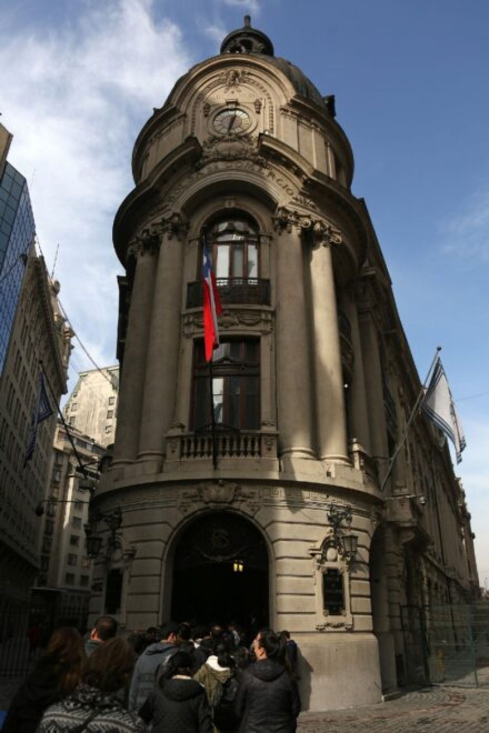 Bolsa de Santiago cierra con fuerte caída de 9,33% tras resultado de votación por Constituyente