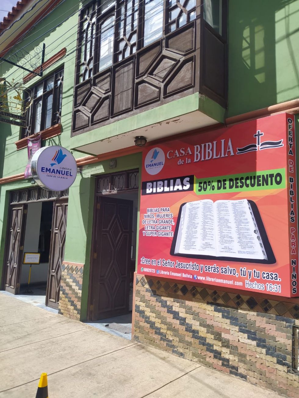 Inauguran una nueva librería con libros de reflexión