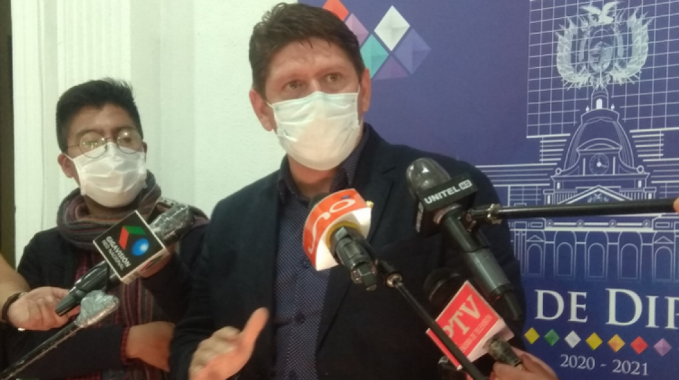 Diputado plantea impuesto al consumo de coca con estevia, café y whisky por ser un "vicio"