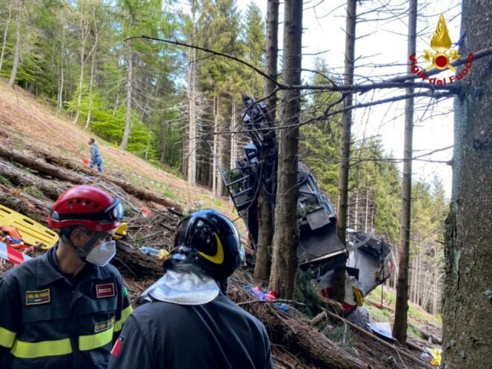 Reportan que hay 14 muertos al caer un teleférico a orillas del lago Mayor en Italia