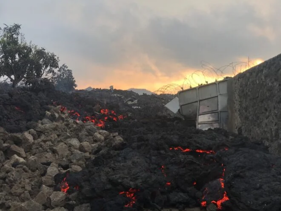 La lava de un volcán se detiene a las puertas de la ciudad de Goma, en RD Congo