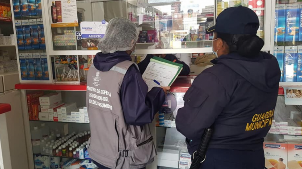 Pese alerta de farmacias, Gobierno descarta desabastecimiento de medicamentos para Covid-19