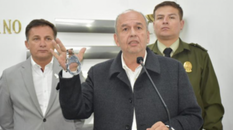 Activan 19 alertas migratorias para dar con las personas vinculadas a Arturo Murillo
