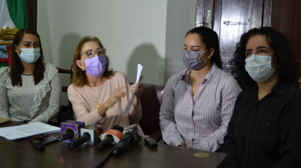 "Se está vacunando a la gente cuando ya está contagiada", alertan parlamentarios de Creemos