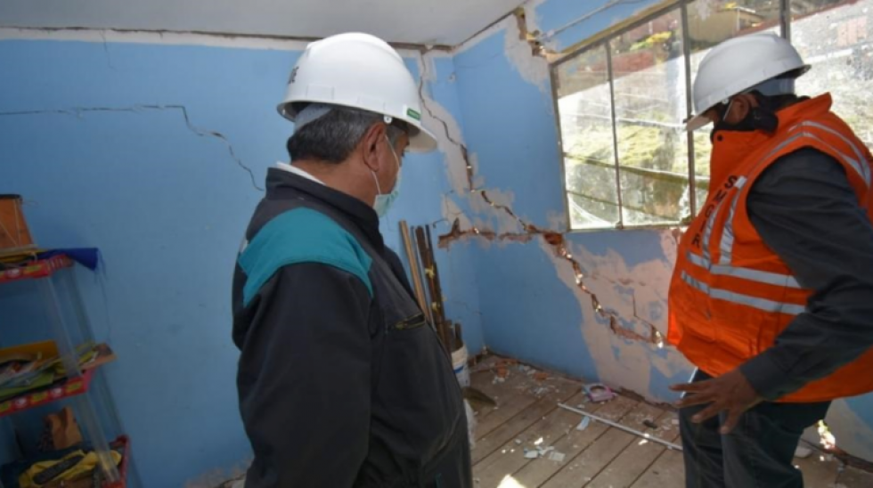 Reportan que 29 familias son evacuadas en Cotahuma y Alcaldía declara "alerta roja" por rajaduras