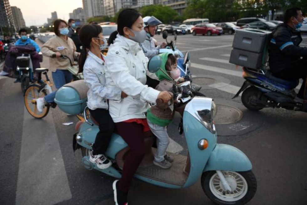 China autoriza tener tres hijos por familia