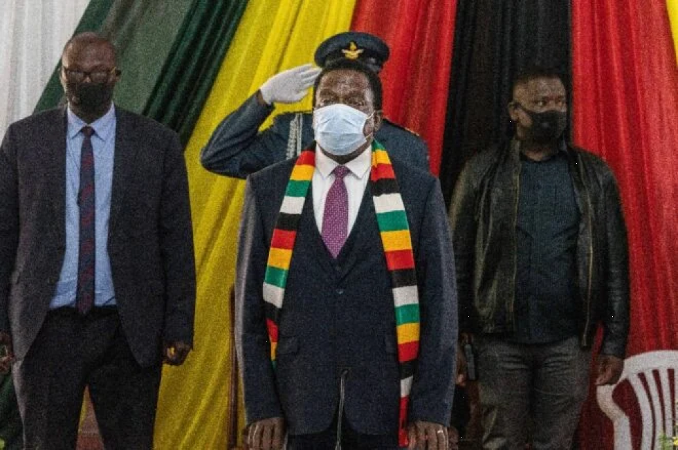 El presidente zimbabuense concentra todos los poderes, tal como hizo Mugabe