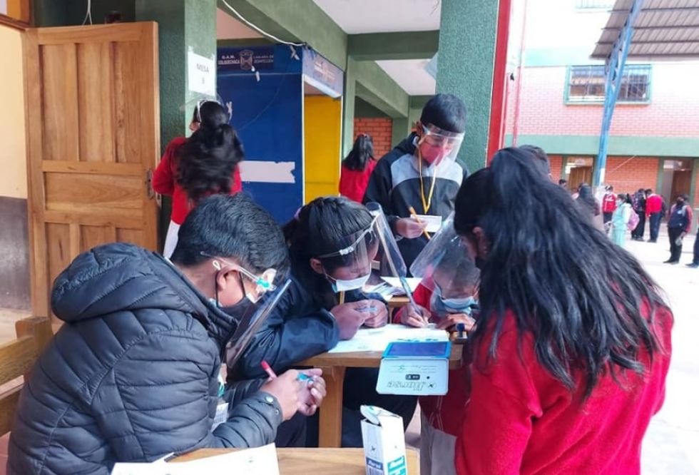 Destacan participación estudiantil en elecciones de unidades educativas