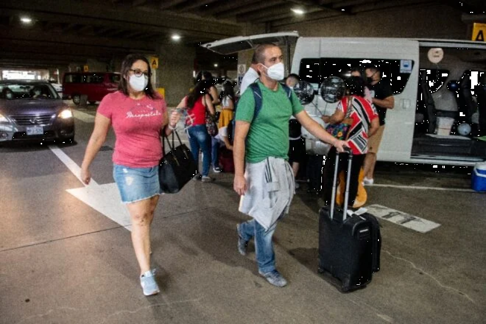 Viajar, vacunarse, volver : Turismo por un día de Costa Rica a EEUU