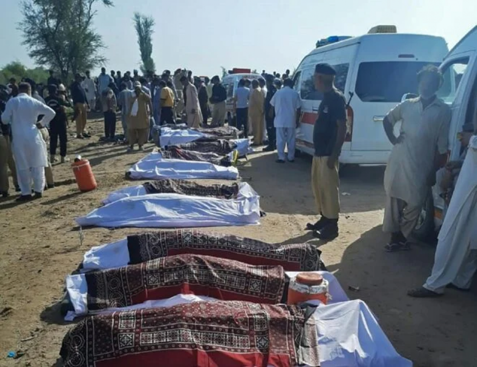 Reportan que hay al menos 40 muertos en un accidente ferroviario en Pakistán