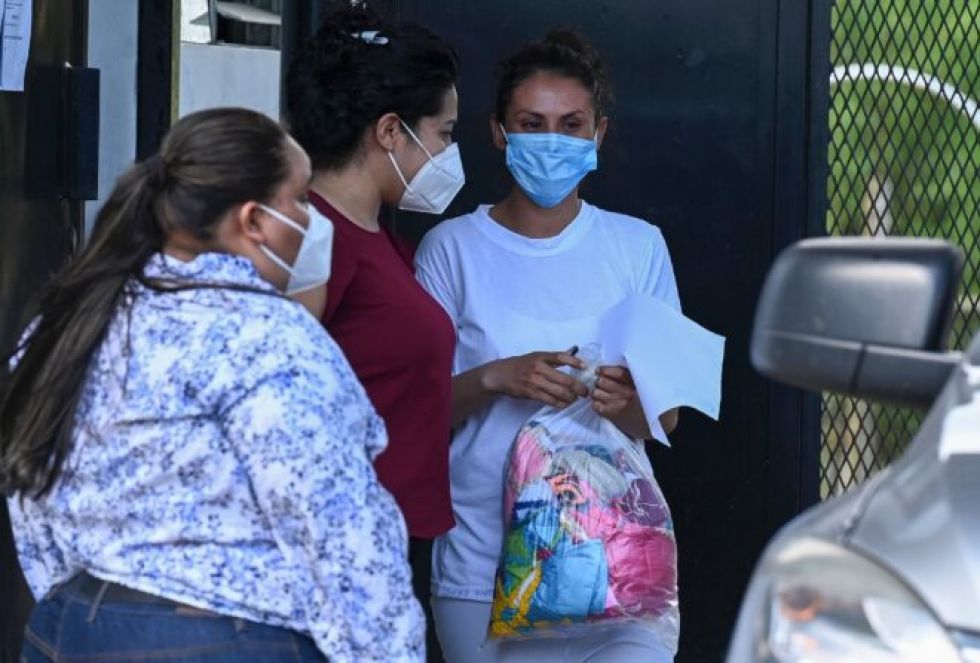 Salvadoreña presa por aborto recupera su libertad