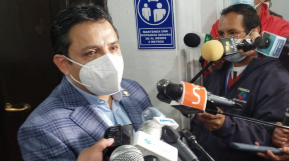 Senador Montero pide disculpas por sesión vergonzosa y acusó al MAS de iniciar la gresca