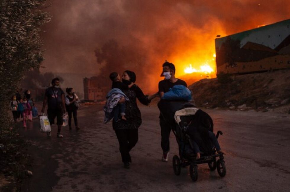 Comienza juicio contra cuatro afganos por incendio de campo de migrantes en Grecia