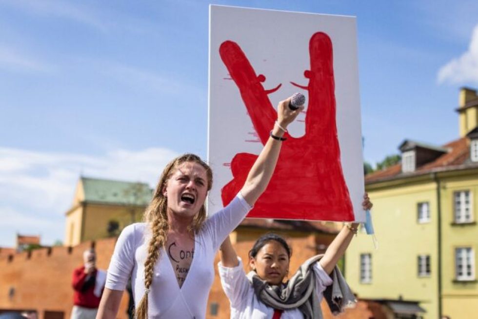 El grito de una artista enciende las protestas de la oposición bielorrusa en Polonia