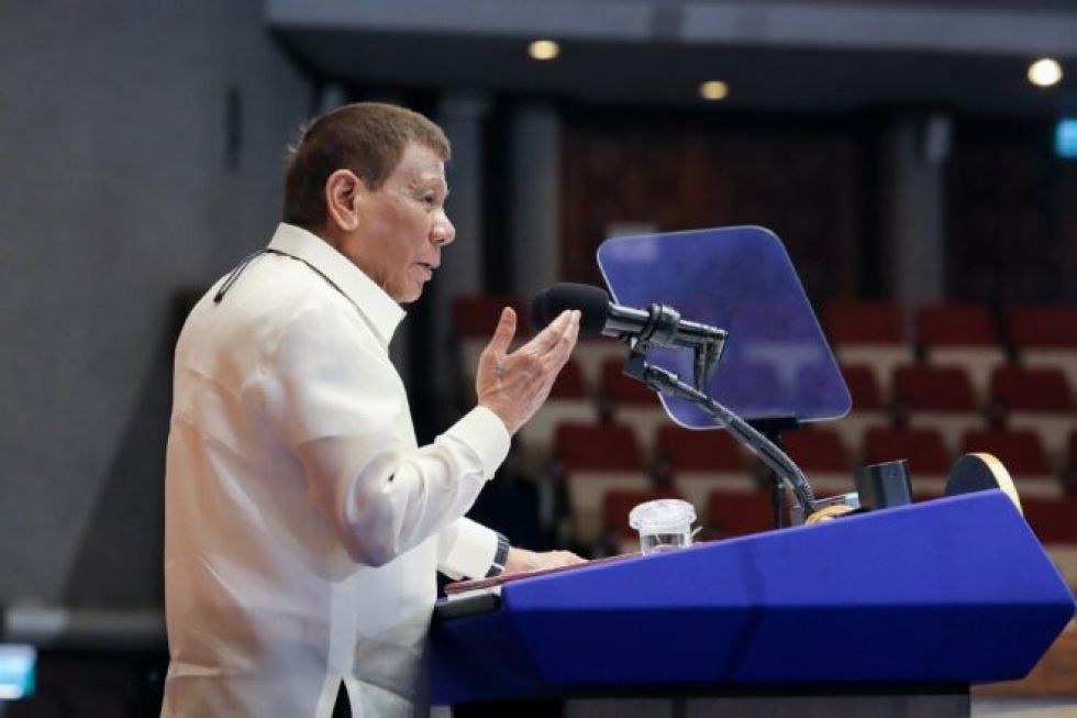 Presidente filipino Duterte rechaza cooperar con corte internacional por guerra antidrogas