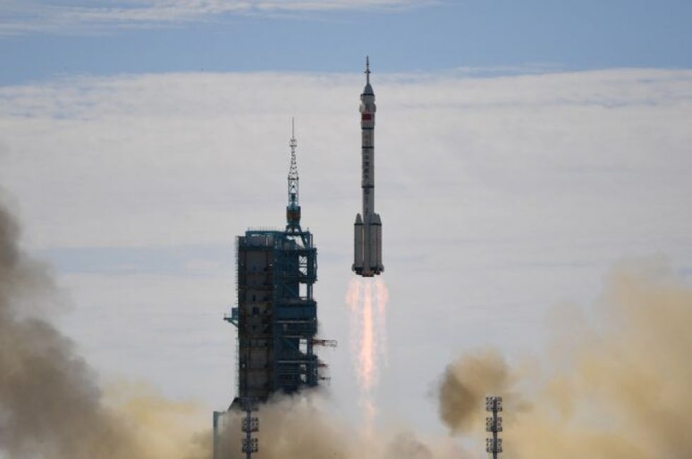 Los primeros tripulantes llegan a la estación espacial china