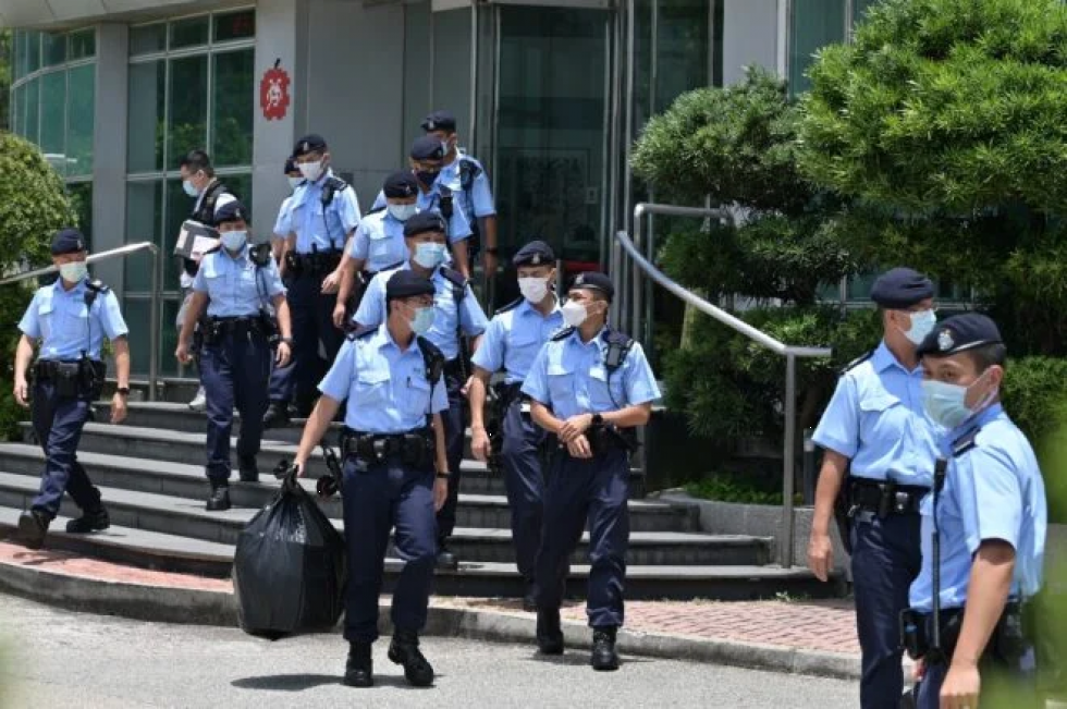Policía de Hong Kong allana diario prodemocracia Apple Daily y detiene a cinco directivos