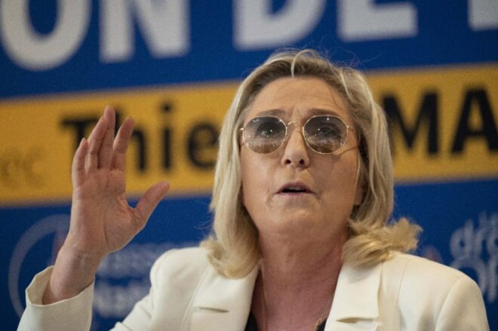 La derechista Le Pen espera un fuerte apoyo en las elecciones regionales francesas