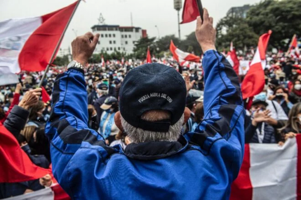 Militares retirados se manifiestan contra supuesto “fraude” electoral en Perú