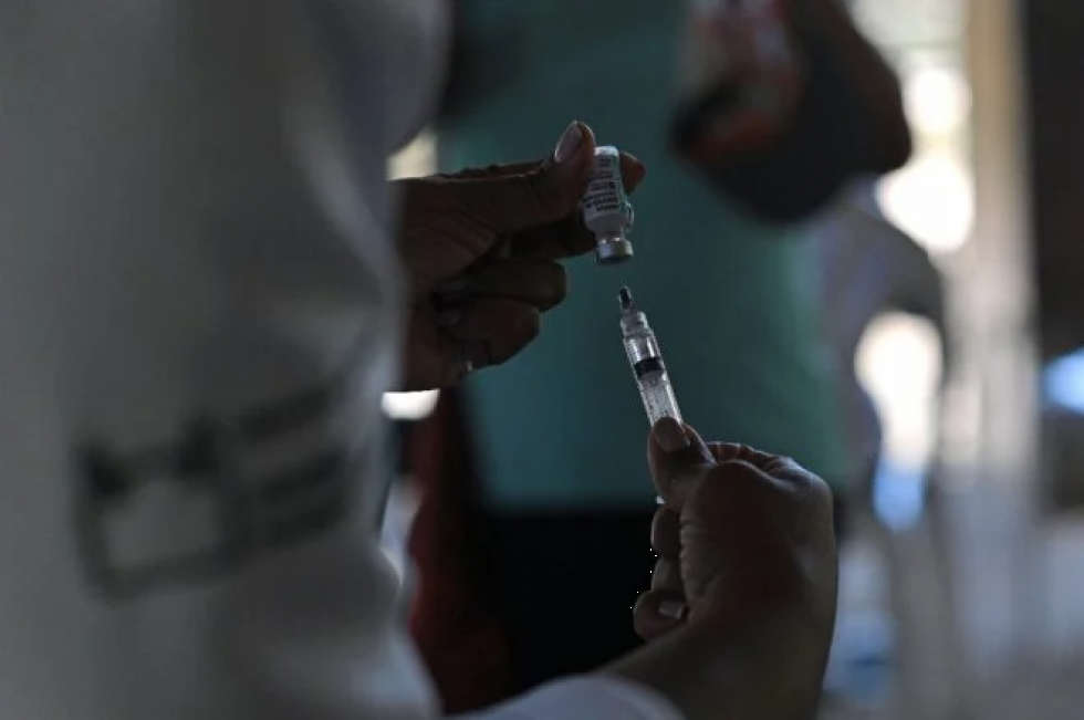 Brasil registra récord de casos de covid-19 en 24 horas ante tercera ola