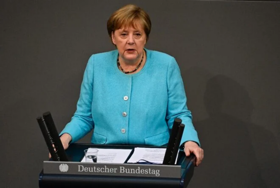 La Unión Europea debe buscar un “contacto directo” con Rusia, opina Merkel