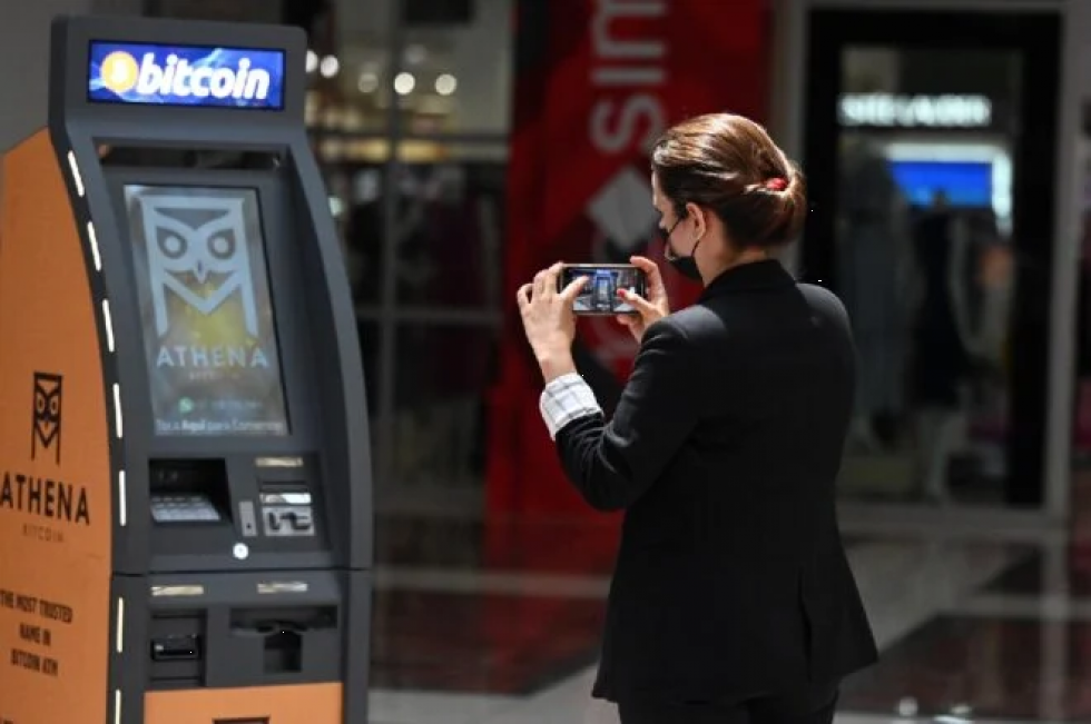 Bukele regalará 30 USD en bitcóin a quien use criptomoneda en El Salvador