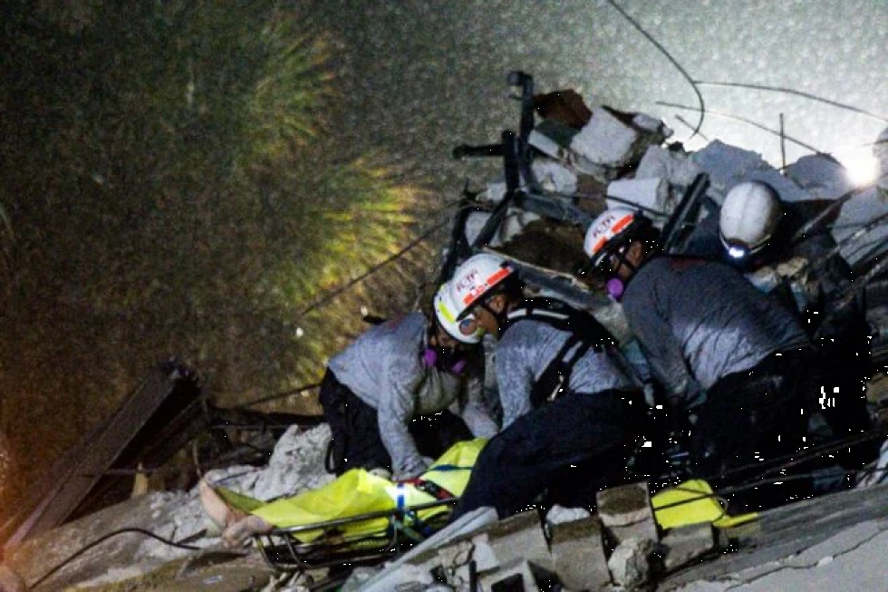 Reportan que hay al menos cuatro muertos y 159 desaparecidos en edificio que se derrumbó en Florida