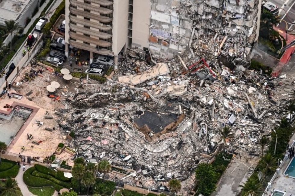 Un incendio dificulta las tareas de rescate en el edificio derrumbado en Florida