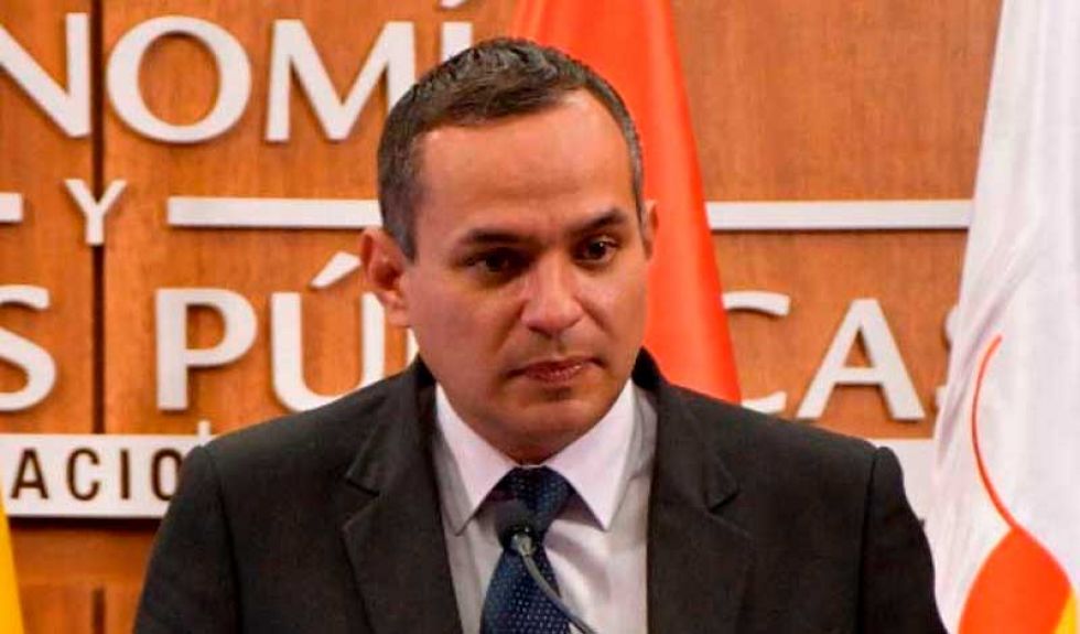 Reportan que un exviceministro de Tesoro fue impedido de viajar, lo retuvieron y citaron a declarar por caso FMI
