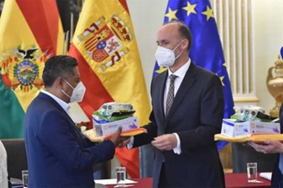 Llegarán a Bolivia respiradores, insumos y medicamentos donados por España