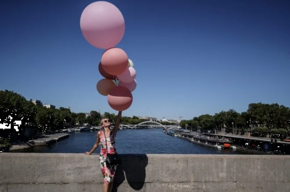 Los primeros turistas estadounidenses regresan a París