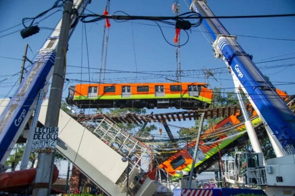 Magnate Carlos Slim descarta fallas de “origen” en accidente de metro en México