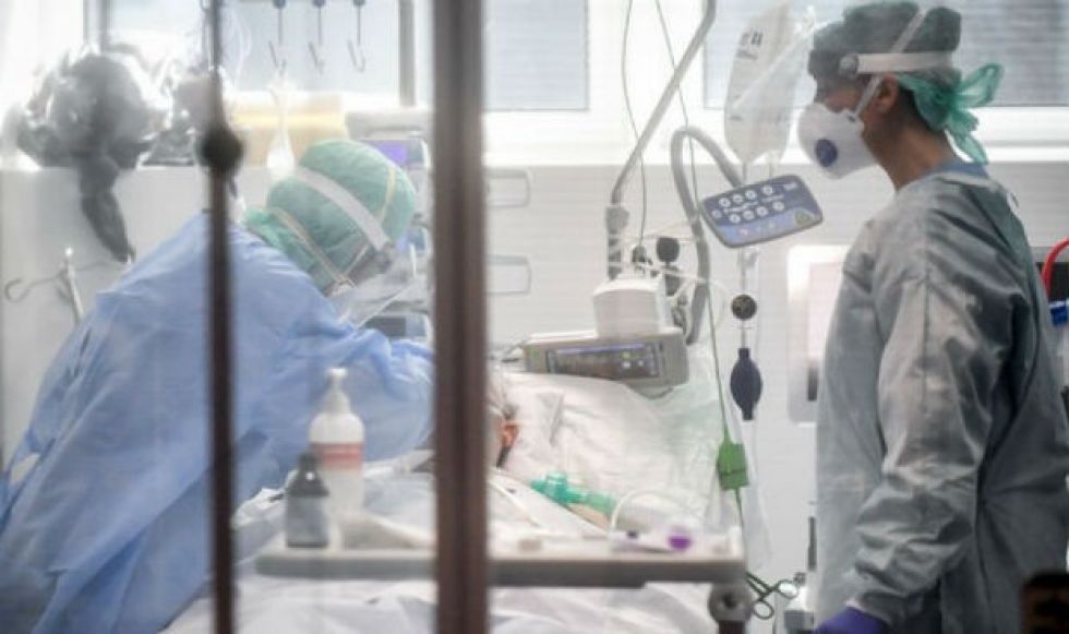 El Gobierno autoriza la contratación directa de equipos médicos para pacientes COVID-19