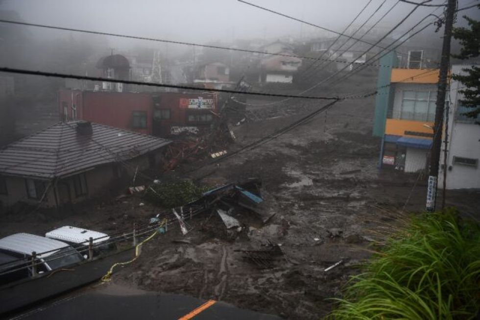 Dos muertos y una veintena de desaparecidos en Japón por deslizamiento de tierra tras fuertes lluvias