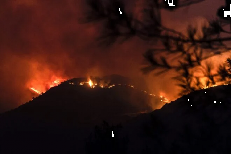 Reportan que hay cuatro muertos en el peor incendio en décadas en Chipre