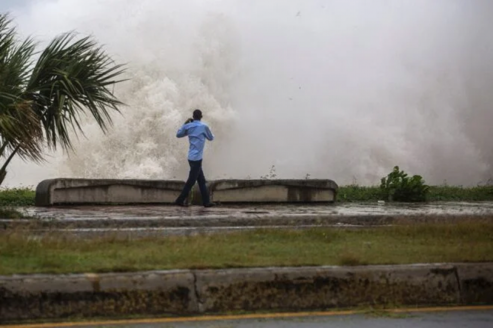 Tormenta Elsa azota a Cuba tras dejar al menos tres muertos en el Caribe