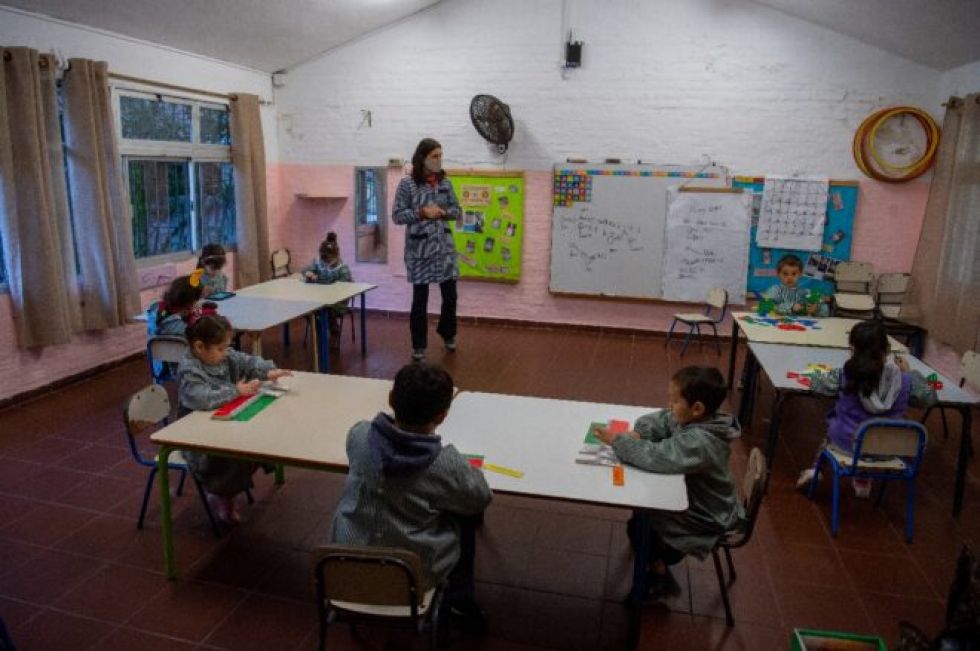 Uruguay habilita retorno a las aulas en todos los niveles educativos